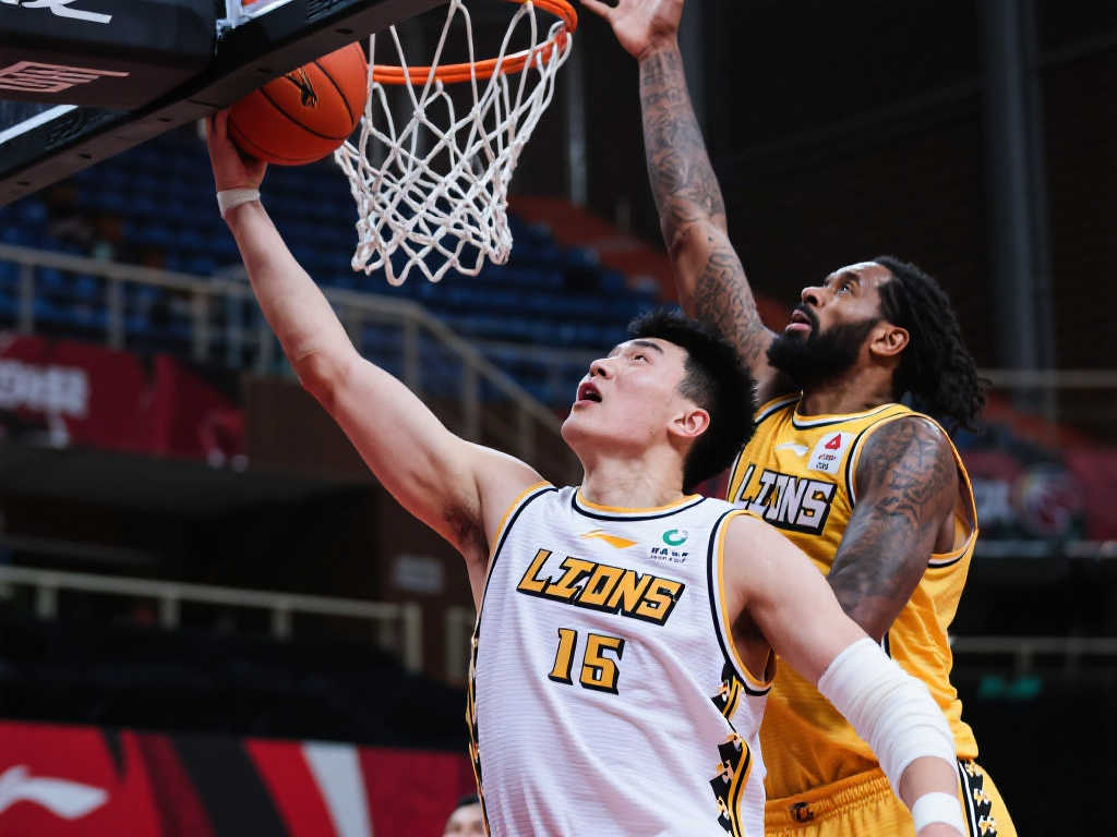 孙铭徽强势回归力阻黑八!胡金秋伤中爆发贡献两双 孙铭徽强势回归力阻黑八!胡金秋伤中爆发贡献两双